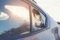 Remplacement d'une vitre latérale de voiture